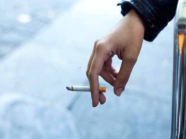 smoke cigarettes regularly have CEA