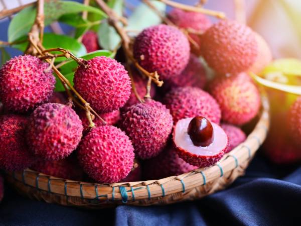How does Lychees affect blood sugar levels